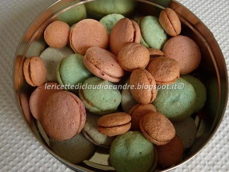 Macarons o meringhe ? con aroma di anice, fragola e pistacchio (1)