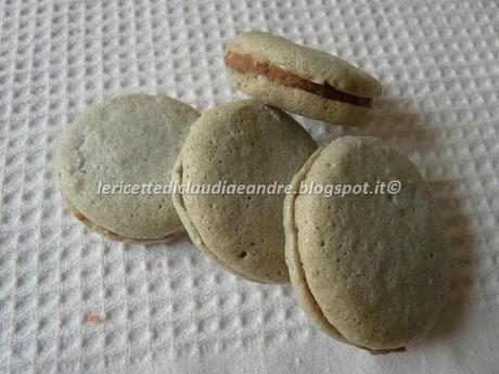 Macarons o meringhe ? con aroma di anice, fragola e pistacchio (1)