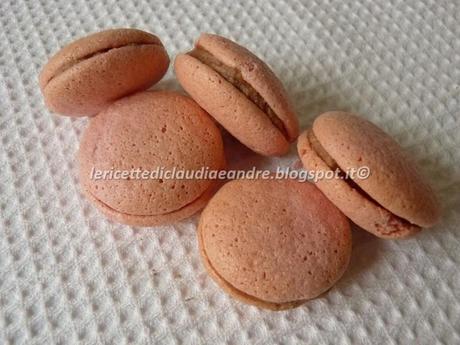 Macarons o meringhe ? con aroma di anice, fragola e pistacchio (1)