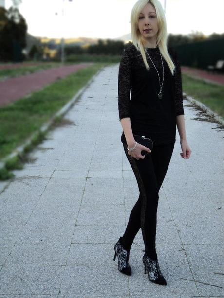 total-black-lace-mood