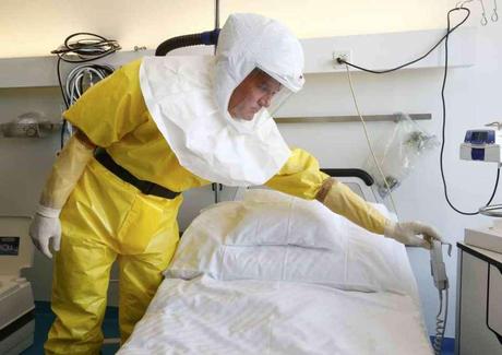 Ebola, finalmente migliorano le condizioni del medico di Emergency