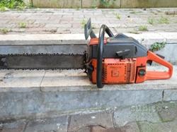 Una motosega Husqvarna usata