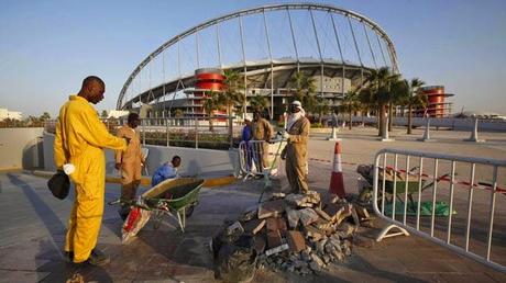 Qatar: Lavoratori migranti sfruttati sui cantieri dei Mondiali di calcio - Amnesty International