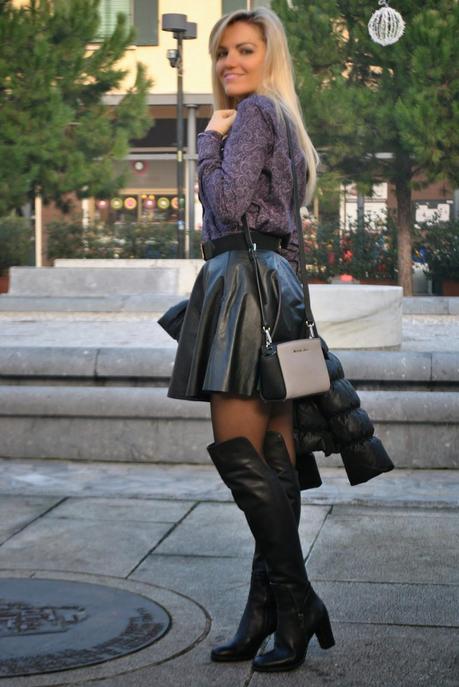 Black leather skirt and over knee boots - Paperblog