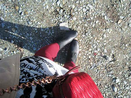 Autumn colors make me happy (Vestito Desigual, zeppe comodissime e dettagli rossi)