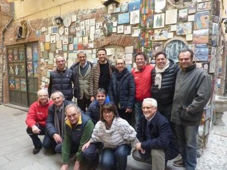 Ale Petacchi premiato ad Albenga da Dino Vio nella famosa Cantina Dei Fieui Di Caruggi