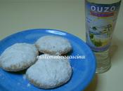 Kourabiedes- Biscotti Natalizi Greci ricoperti zucchero velo