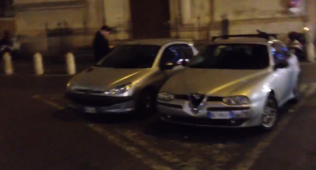 Dove ci sono auto parcheggiate, il commercio muore. Senza auto, il commercio fiorisce. Riflessioni su Via di Torre Argentina. Diteci la vostra