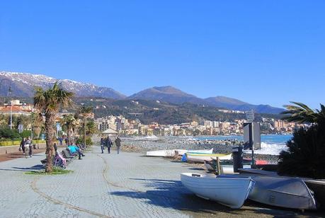 Cogoleto, un’invasione di blu nel Genovesato