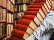 libraio legge libri