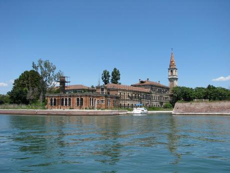 L'isola disabitata di Poveglia, vicino Venezia. (foto presa da Wikipedia)