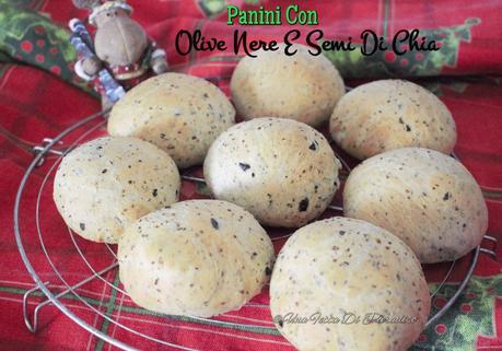 Panini Con Olive Nere E Semi Di Chia Panini Con Olive Nere E Semi Di Chia