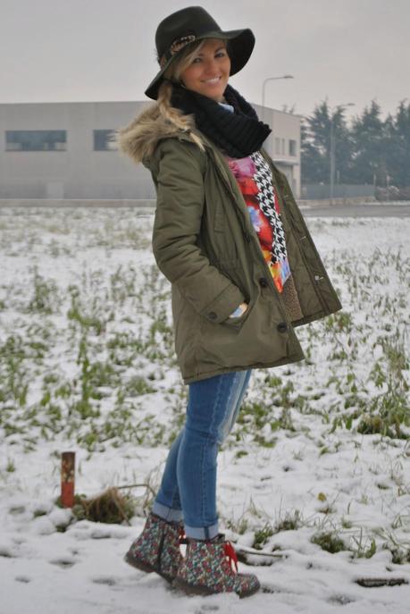 outfit invernali outfit parka verde militare come abbinare il verde militare abbinamenti verde militare outfit verde militare outfit felpa shop art felpa stampa pied de poule e fiori felpa stampa fiori cappello verde militare con piuma mango cappello fedora abbinamenti cappello fedora dr martens a fiori biker a fiori outfit sulla neve outfit dicembre 2014 outfit casual outfit invernali casual outfit parka benetton december outfits winter outfits how to wear fedora hat fedora hat outfits parka coat how to wear parka coat orologio in legno gufo design  orecchini majique london majique london earrings fashion blogger italiane mariafelicia magno fashion blogger colorblock by felym fashion blogger milano fashion blogger bionde ragazze bionde blonde girls girls italian girls italian fashion bloggers