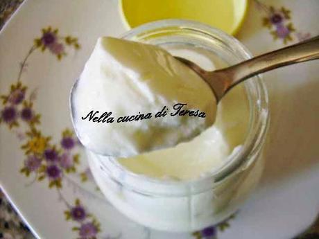 YOGURT NATURALE FATTO IN CASA