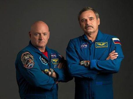 L’astronauta russo Mikhail Kornienko e quello americano Scott Kelly. Crediti NASA.