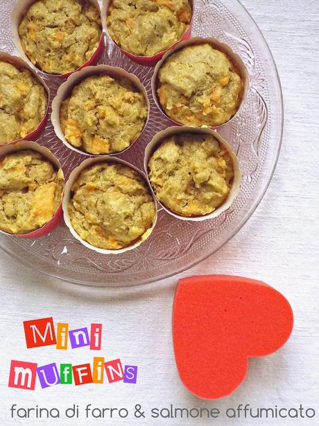 Mini muffins alla farina di farro e salmone affumicato