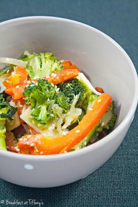 Insalata di broccoli, peperoni e cipolla / Salad with broccoli, pepper and onion