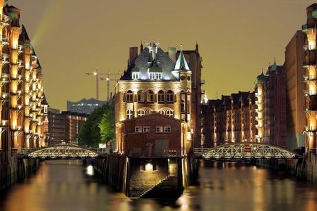 Hamburg notturna, by Julian Schüngel