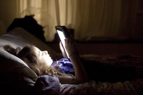 Stop ai tablet e cellulari a letto, sono dannosi per il sonno