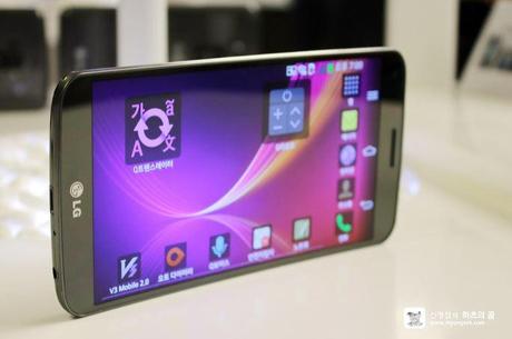 LG G Flex 2: presentazione prevista per il CES 2015