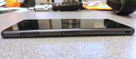 Anche Sony Xperia Z3 si piega inspiegabilmente