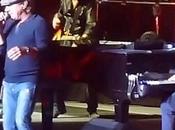 AC/DC Brian Johnson raggiunge palco Billy Joel