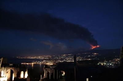 ETNA: FORTE ATTIVITA' STROMBOLIANA DA NUOVO CRATERE SUD-EST