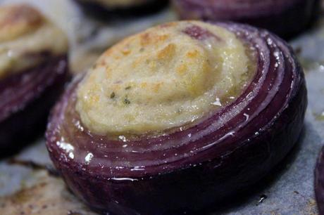 cipolle rosse ripiene di patate al latte e salvia