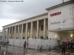Stazione di Padova Giovane tenta il suicidio, salvata da poliziotto