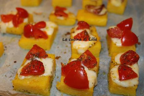 Antipasti: Crostini di polenta con provola e pancetta e alla pizzaiola