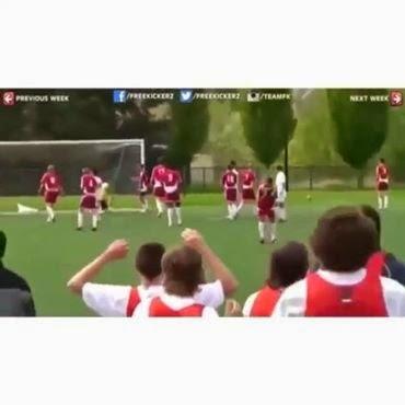 (VIDEO)L'attaccante sfida il portiere con un bolide dalla distanza: la risposta dell'estremo difensore è da vero campione!