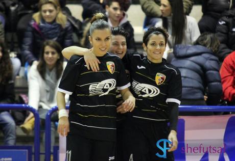De Luna, De Luca e Cavariani, Virtus Ciampino, festeggiano la vittoria contro la vis Fondi nella semifinale delle final Four di Coppa Italia di Calcio a 5 femminile