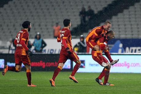 Besiktas-Galatasaray 0-2: Melo e Burak, derby ai giallorossi