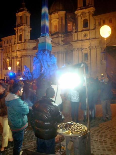 FOLLIA TRASH A ROMA: VIA DEL CORSO UMILIATA, TRASFORMATA IN UN VOLGARE E PACCHIANISSIMO VIDEOGAME, A PIAZZA NAVONA NIENTE PIU' PRESEPI, SOLO STAND DA LUNA PARK E TRIPUDIO DI VENDITORI ABUSIVI