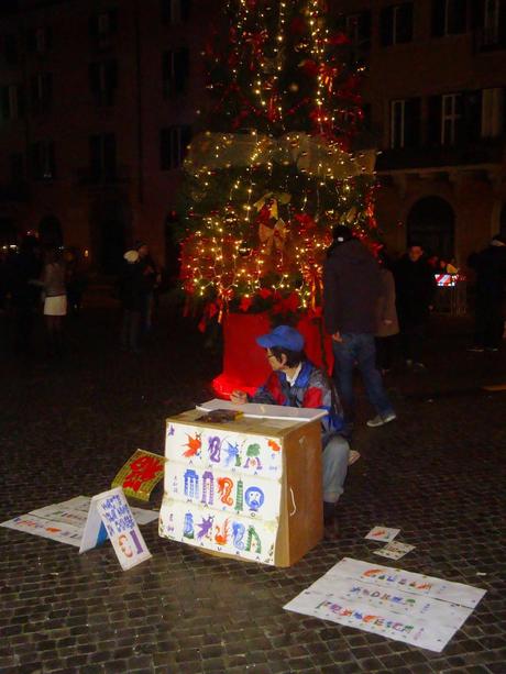 FOLLIA TRASH A ROMA: VIA DEL CORSO UMILIATA, TRASFORMATA IN UN VOLGARE E PACCHIANISSIMO VIDEOGAME, A PIAZZA NAVONA NIENTE PIU' PRESEPI, SOLO STAND DA LUNA PARK E TRIPUDIO DI VENDITORI ABUSIVI