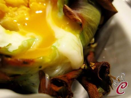 Fiore di carciofo ai pistacchi con occhio di bue al forno: appagare occhi e palato con una semplice scintilla