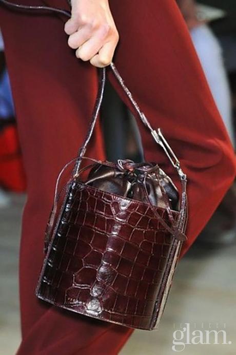 borsa-a-secchiello-marsala-victoria-beckham