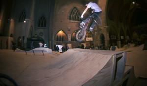 Uno SkatePark in una chiesa ad Arnhem, nei Paesi bassi (Foto © Aaron Zwaal - weareorangejuice.com