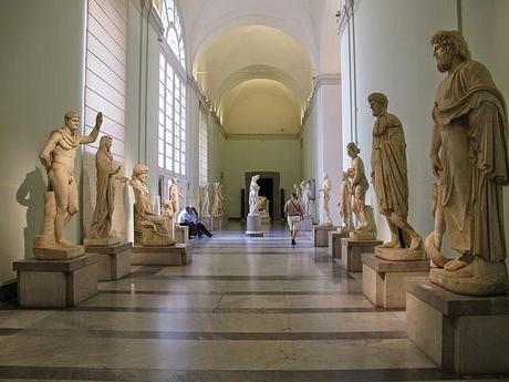 PAVIA. Museo Archeologico di Napoli chiuso. Un’insegnante pavese in vacanza nel capoluogo partenopeo denuncia l’episodio.