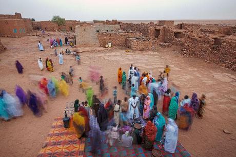 28_Mauritania_persone_intorno_agli_sposi