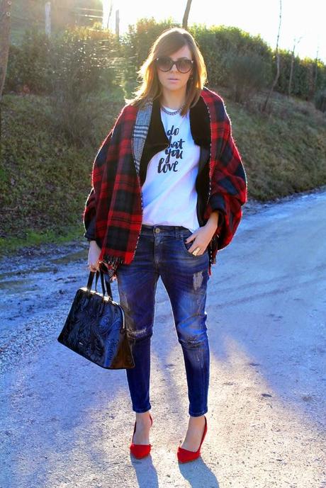 Outfit: maxi sciarpa double face e tshirt personalizzata da Snapmade