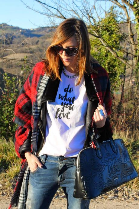 Outfit: maxi sciarpa double face e tshirt personalizzata da Snapmade