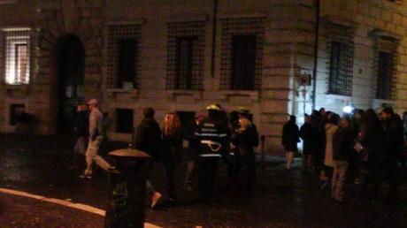 Piazza Navona per la Befana? La festa degli abusivi. E quando arrivano i vigili ne acciuffano uno ma se lo fanno scappare