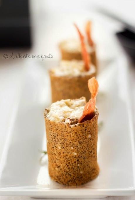 Avanti veloce: Maki di galette con grano saraceno ripieni di indivia e speck croccante.