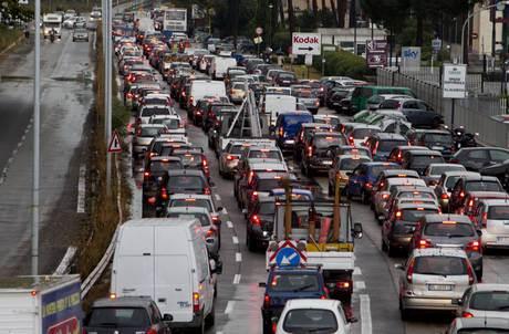 MALTEMPO: NUBIFRAGIO A ROMA, CITTA' IN TILT