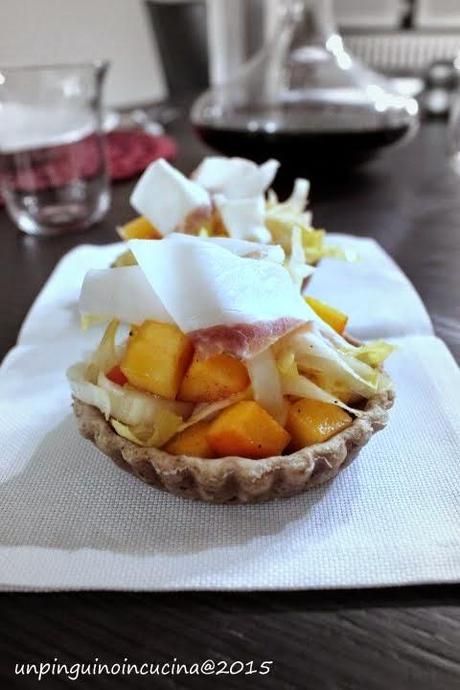 Tartellette di lenticchie con indivia, caco vaniglia e lardo di Colonnata 