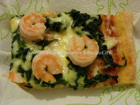 Pizza con mazzancolle, asiago e spinaci