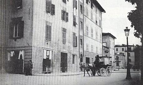Lucca - Le case che si affacciano sulla via Carrara - Foto tratta da 
