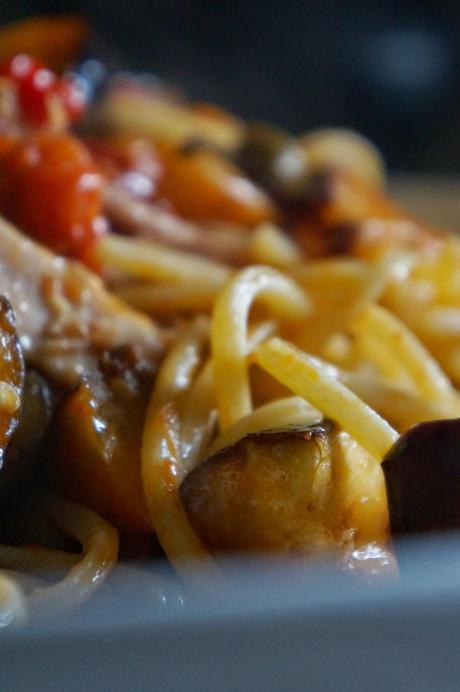 Spaghetti alla Chitarra con Caponata di Melanzane e Tonno