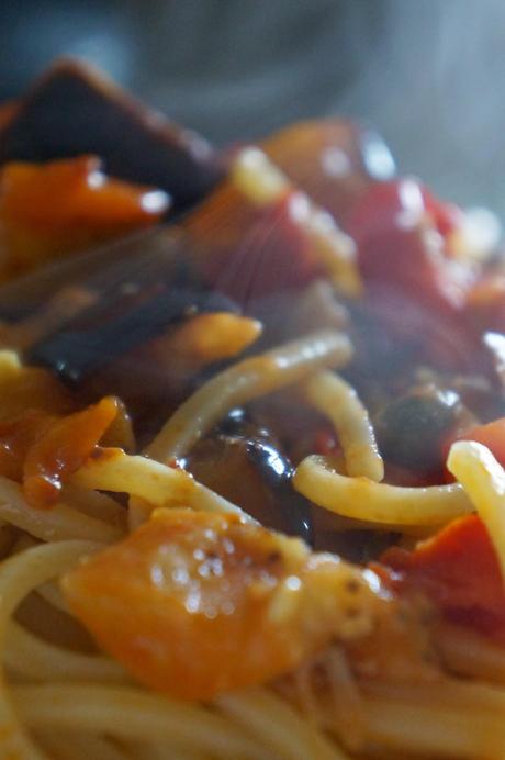 Spaghetti alla Chitarra con Caponata di Melanzane e Tonno